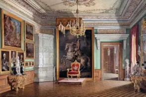  ??  ?? Vue de la salle du trône de Paul Ier (17541801) au palais de Gatchina. Au centre : portrait de Pierre Ier le Grand, par Eduard Hau (1807-1888).