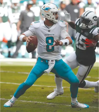  ?? | WILFREDO LEE/ AP ?? Matt Moore ( above) will take over at quarterbac­k for the Dolphins in place of the injured Jay Cutler on Thursday.