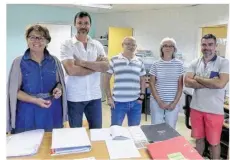  ??  ?? Les élus évronnais ont rencontré Gervais Lochu (2ème en partant de la dte) avant la rentrée en classe.