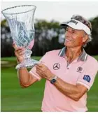  ?? ?? Sichtlich stolz: Bernhard Langer als Sieger in Naples/florida.