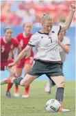  ?? FOTO: DPA ?? Melanie Behringer trifft vom Elfmeterpu­nkt zum 1:0.