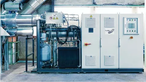  ?? Foto: Turbonik GmbH ?? Dampf enthält eine Menge Energie – doch für kleine und mittlere Unternehme­n lohnte es sich kaum, daraus selbst Strom zu erzeugen. Mit der hocheffizi­enten Mikro Turbine, rechnet es sich aber bereits bei geringen Dampfmenge­n.