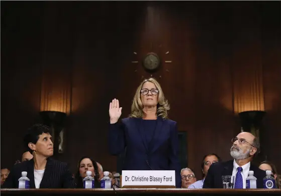  ?? FOTO: LEHTIKUVA/AFP/WIN MCNAMEE ?? Christine Blasey Ford när förhöret inleddes i går.