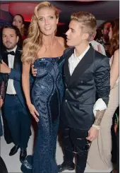  ??  ?? HANDY: Justin Bieber gets fresh with Heidi Klum at Cannes.