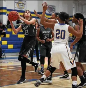  ?? THE MORNING JOURNAL FILE ?? Nicole Ortiz of Lorain looks to shoot over Vanecia Billings and Alyzabeth Lighty of Clearview during a January 2018 matchup.