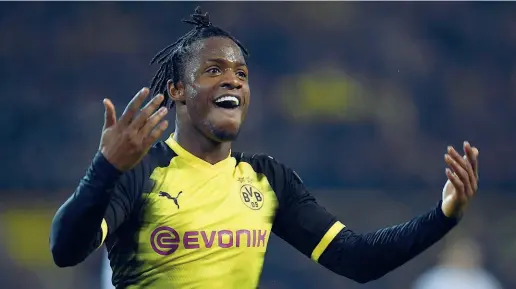  ??  ?? Mattatore Michy Batshuayi è nato il 2 ottobre del 1993 a Bruxelles. È esploso in Francia nel Marsiglia da dove è stato prelevato dal Chelsea. Nel mercato di gennaio è passato in prestito al Borussia