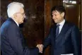  ??  ?? A droite, Giuseppe Conte avec le président Mattarella. (Photo MaxPPP)