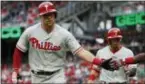  ?? CAROLYN KASTER — THE ASSOCIATED PRESS ?? Phillies’ Rhys Hoskins, left, celebrates after hitting a two-run home run in the first inning on Saturday.