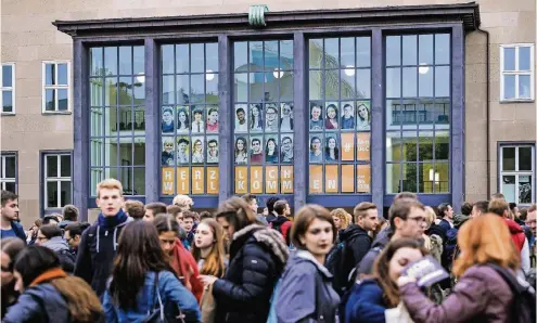  ??  ?? Begrüßung von Erstsemest­ern an der Uni Köln.