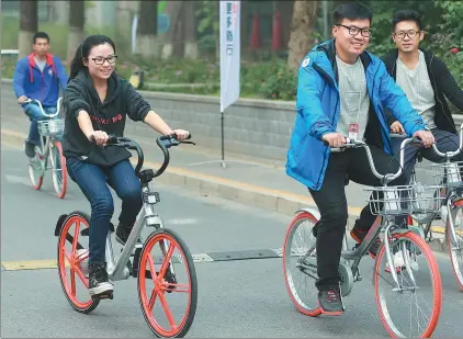  ?? PHOTOS BY ZOU HONG / CHINA DAILY ?? Employees of Beijing Mobike Technology Co ride the Mobike Lite, the latest addition to the company’s bike-sharing services, in the Haidian district of Beijing.