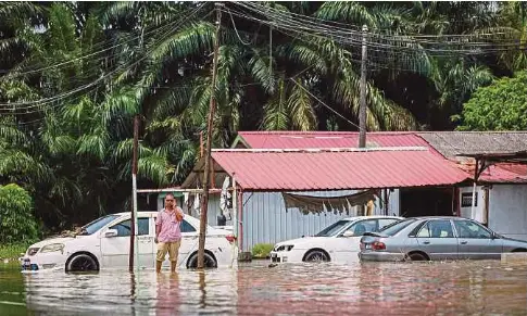  ?? ?? PELANGGAN yang menghadapi kesulitan kewangan berikutan bencana banjir boleh memohon bantuan khas dengan memuat turun borang permohonan SRF yang tersedia di laman sesawang Bank Muamalat.