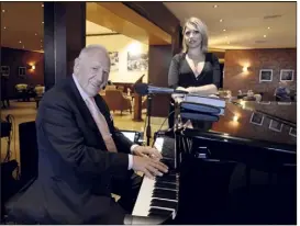  ?? (Photo Gilles Traverso) ?? Le pianiste italien se produira ce soir sur la plage de l’hôtel avec un orchestre et le chanteur Max Corfini.