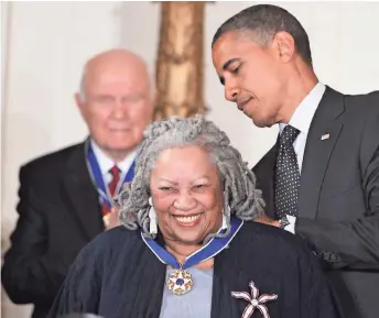  ?? MANDEL NGAN/AFP/GETTY IMAGES ?? Then-President Barack Obama presents the Presidenti­al Medal of Freedom to author Toni Morrison in 2012.