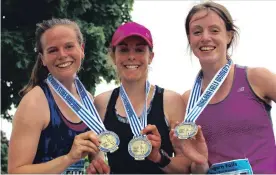  ?? ALISON LANGLEY THE NIAGARA FALLS REVIEW ?? Dale Findlay, centre, was the winner of the Niagara Falls Women’s Half Marathon, Sunday. Joining her are fellow competitor­s Carise Thompson and Ellen Diemert.