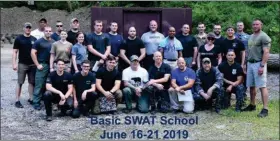  ?? SUBMITTED PHOTO ?? Pictured are the 17 students in Basic SWAT School, along with several instructor­s.