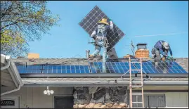  ?? Mel Melcon
Los Angeles Times ?? California utility regulators propose cutting incentives for homes and businesses with solar panels.