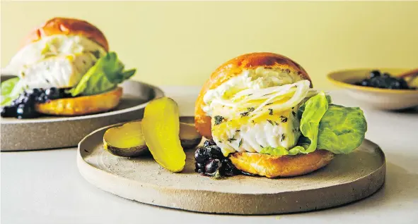  ?? — KEVIN CLARK ?? Citrusy mayonnaise and piquant blueberry relish help to make chef Ned Bell’s Halibut Burgers a taste sensation.