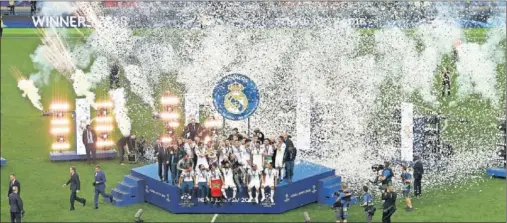  ??  ?? REY DE EUROPA. El Real Madrid festeja el título conseguido en Kiev ante el Liverpool el pasado 26 de mayo.