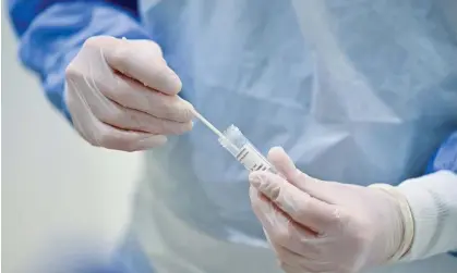  ?? ?? A Covid testing lab. It is hoped that transfusio­ns of super donors’ blood plasma can wipe out the virus in people whose immune systems are compromise­d. Photograph: Justin Tallis/AFP/Getty Images