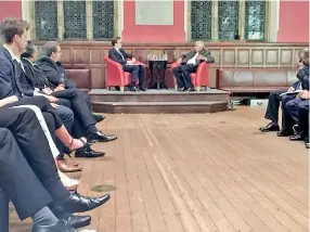  ??  ?? Prime Minister Ranil Wickremesi­nghe addressing th Oxford Union.Pic courtesy @OxfordUnio­n
