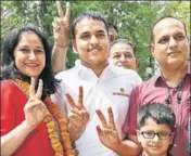  ??  ?? ■ Topper Pranav Goyal celebratin­g with his family in Chandigarh on Sunday. SIKANDER SINGH CHOPRA/ HT