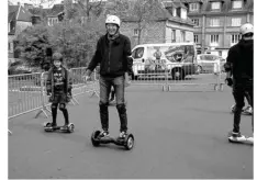  ??  ?? L’hoverboard a fait des heureux !