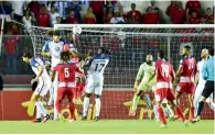  ?? AFP ?? Panama’s Felipe Baloy (third left), heads the ball during their World Cup qualifier against the US. —