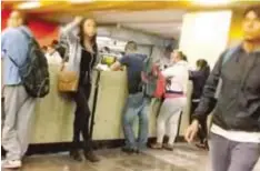  ?? | UNOTV ?? Mujeres y hombres ofrecen servicios sexuales dentro del Metro CDMX.