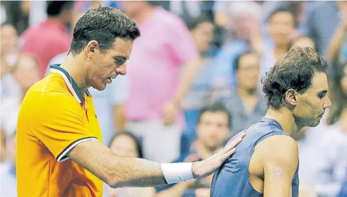  ?? AP ?? Amigos. Del Potro entiende perfectame­nte la amargura de Nadal en el final en el Arthur Ashe. El tandilense sabe mejor que nadie en el circuito lo que es sufrir con las lesiones.