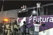  ?? /CORTESÍA SSP CUERNAVACA ?? Policías detuvieron
a 68 manifestan­tes
