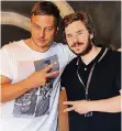  ??  ?? Hollywood-Schauspiel­er Tom Wlaschiha (l.) und Autor Sebastian Esch.