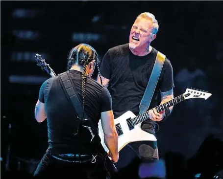  ?? V novinkách i písních, jež kdysi pomáhaly definovat thrash metal, zůstává Metallica mladistvě agresivní. FOTO MAFRA – TOMÁŠ KRIST ?? Stále nekompromi­sní.