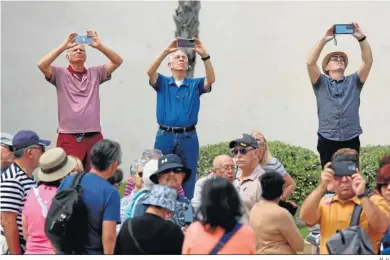  ?? M. H. ?? Turistas en la capital malagueña.