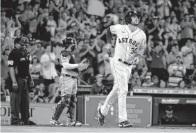  ?? Karen Warren / Staff photograph­er ?? The Astros’ Kyle Tucker drew a base-loaded walk from Tigers reliever Michael Fulmer in the eighth inning for what proved to be the game-winning RBI.