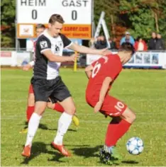  ?? Foto: Karin Tautz ?? Andreas Kratzer (rechts) brachte den TSV Meitingen gegen den SV Wörnitzste­in-Berg (rechts Alexander Musaeus) in Führung.