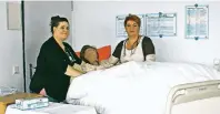  ?? FOTO: TÜV RHEINLAND ?? Im Fachsemina­r für Altenpfleg­e machen Daniela Peeters (li.) und Katarzyna Rojek ihre Ausbildung zu Altenpfleg­erinnen.