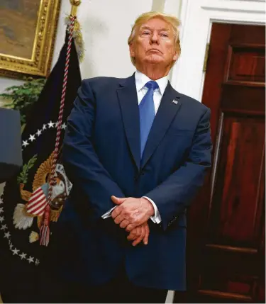  ?? Evan Vucci / AP ?? El presidente Donald Trump, en foto de archivo en el salón Roosevelt de la Casa Blanca, intensific­ó esta semana las medidas para tratar de restringir también la inmigració­n legal.