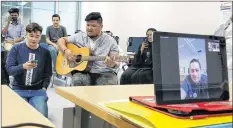  ?? PATRICK ARMSTRONG ?? Paramedici­ne students at the College of the North Atlantic in Qatar on the Persian Gulf sing the hit song ‘When those Sirens are Gone,’ a song about post traumatic stress disorder by Kentville’s Kevin Davison – a paramedic. Watching through Skype is Davison.