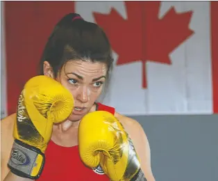  ?? JAN MURPHY ?? Kingston's Kayla Taylor, the Canadian women's Muay Thai champion in her weight class, trains for the Internatio­nal Federation of Muaythai Associatio­ns Senior World Championsh­ips in Greece next month.