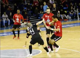  ?? (Photo doc P. Blanchard) ?? Les Toulonnais ont sorti un gros match pour s’imposer  à  dans la salle du Sporting Paris.