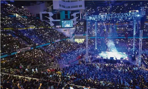  ??  ?? In the spotlight: The crowd being entertaine­d by artistes including singer-songwriter G.E.M. at World Vision Malaysia’s 30-Hour Famine countdown at Stadium Malawati in Shah Alam.