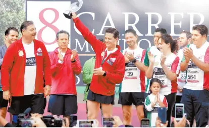  ??  ?? Por sexta ocasión, el mandatario participó en la Carrera de Molino del Rey, con un tiempo de 53.58 minutos.