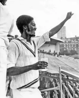  ?? THE HINDU PHOTO
LIBRARY ?? Staggering display: Michael Holding’s spell against England at the Oval in 1976 brutally exposed the English batsmen. Snorting bouncers at express pace hurt their bodies and bruised their pride. The West Indian great took 14 wickets for 149 in the Test.