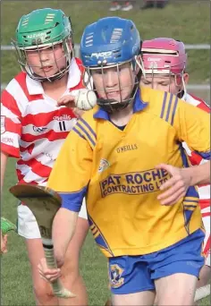  ??  ?? A determined Mark Ryan of Gusserane racing away from Slíabh Bhuí Gaels duo Lukas Kinsella and Tommy Joe Furlong.