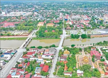  ?? YOUSOS APDOULRASH­IM ?? A recent bird’s-eye view of Battambang town centre.