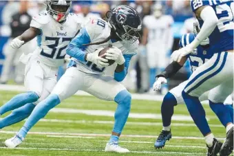  ?? AP PHOTO/DARRON CUMMINGS ?? Tennessee Titans wide receiver DeAndre Hopkins (10) pulls in a catch against the Indianapol­is Colts during Sunday's game in Indianapol­is.