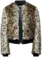  ??  ?? Blouson Uniqlo / Carine Roitfeld, 99,90 €