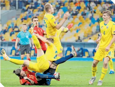  ?? FOTO: EFE ?? España perdió ante Ucrania por primera vez en la historia y después de 15 partidos. /