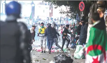  ??  ?? Algerian protesters clash with riot police during an anti-government demonstrat­ion. — AFP photo