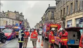  ??  ?? Les 70 pompiers sont intervenus dès 8h30, samedi, sur les lieux du drame.